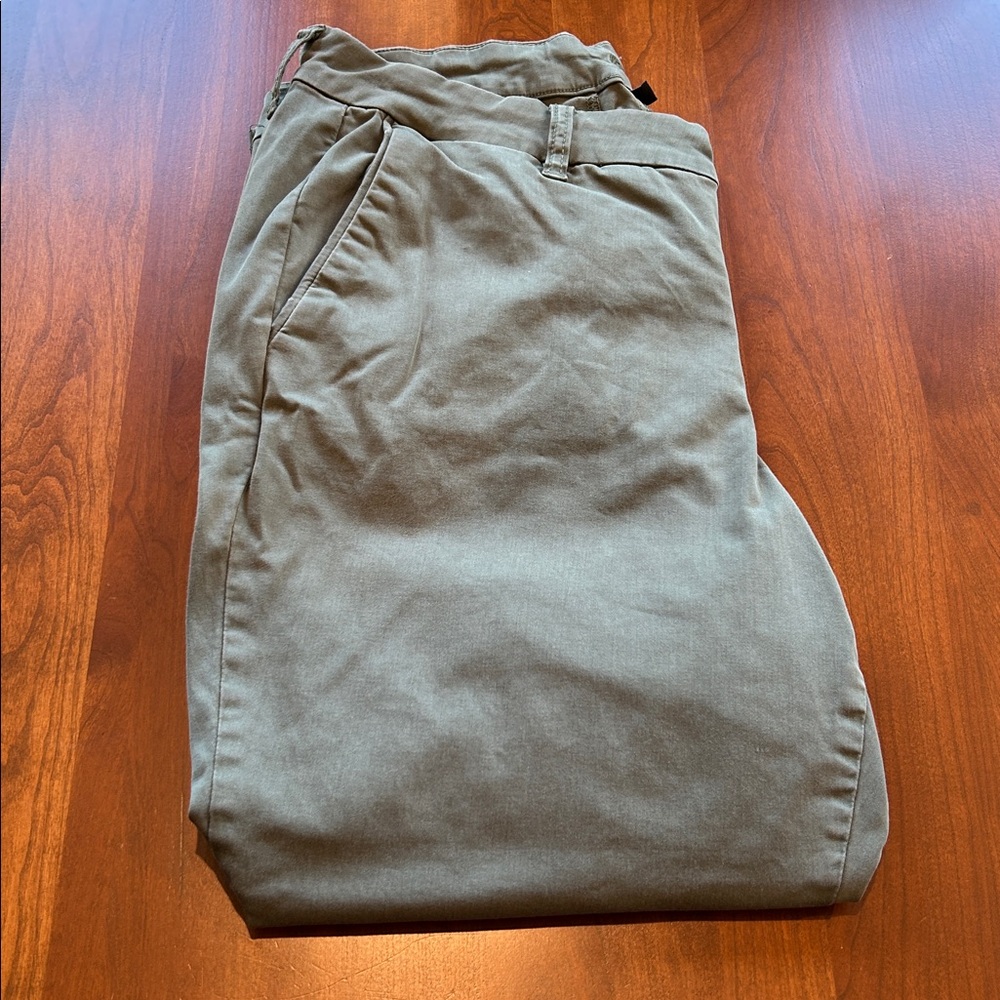 Kut from the Kloth Women's Trousers in Gray